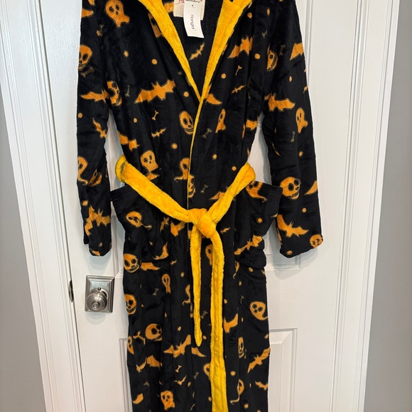 Halloween Themed Hooded Robe - Picture 5 of 7